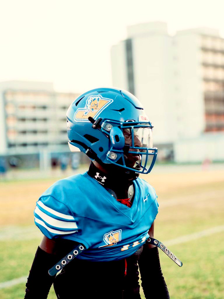 JayWill_27's tweet photo. 🥶🥶🥶 #JW10 #Dragons #ShutEmDown #Cornerback https://t.co/XaQ76fBRnf