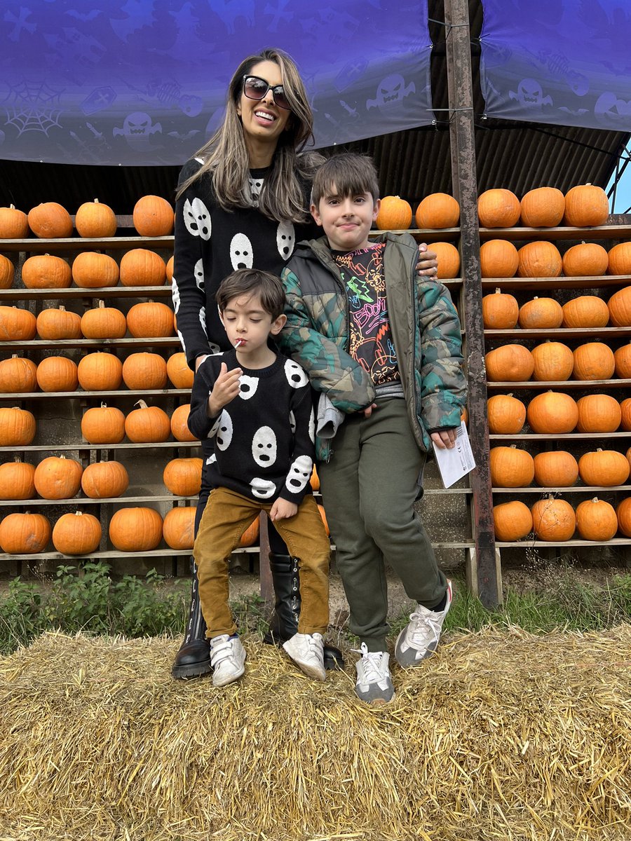 aneesha.robins tweet media