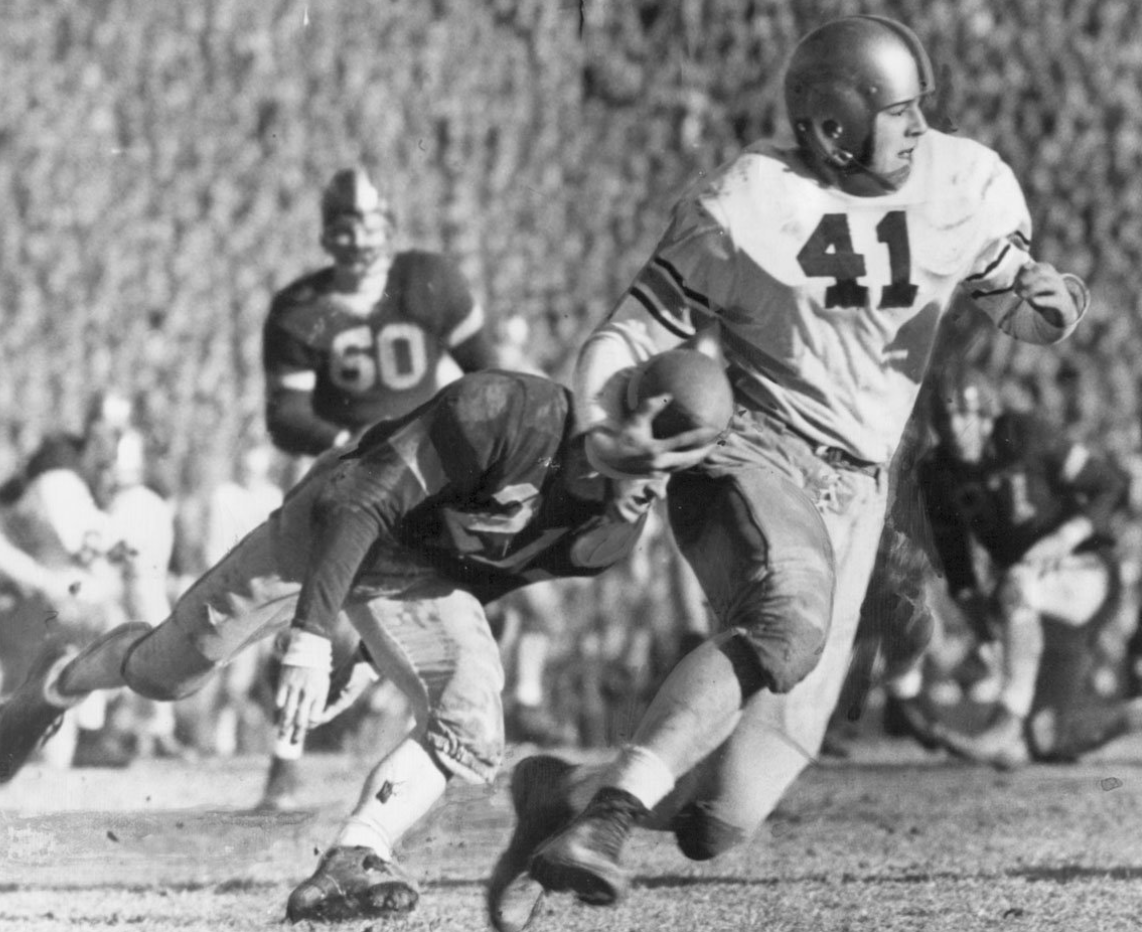 #TBT In 1944, as a sophomore, Glenn Davis set an NCAA record with 11.5 yards per carry. (Photo: Army's Glenn Davis eludes Navy tacklers in 1944) @DrinkallCoach #CollegeFootball #GoArmy @ArmyWP_Football @ArmyFB_Recruit @armyfootball50