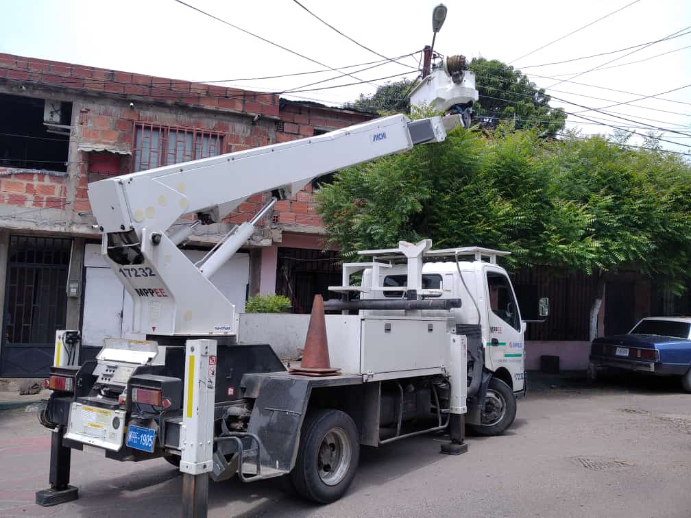 MunicipioUrena's tweet photo. A través de la aplicación Venapp del 1x10 del buen gobierno implementado por el Pdte @NicolasMaduro se atendió la solicitud del alumbrado público en  #DanielCarias vereda 1y2 parte baja, #ElCastillo vereda6 calle14 y vereda2 calle14 Por una Ureña 100% iluminada
@carrilloalcald1 https://t.co/1Mas91UHck