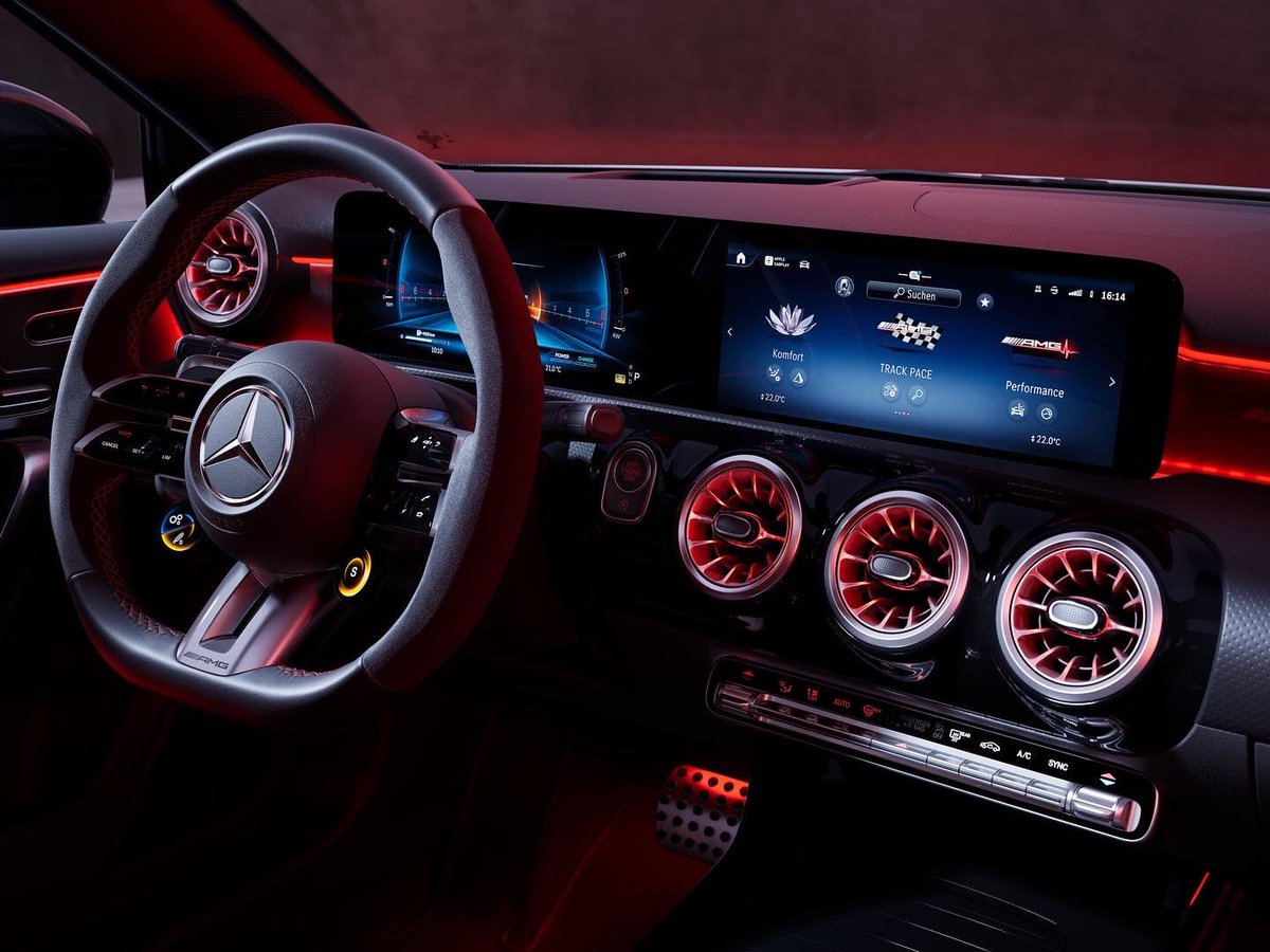 MotorPias_of's tweet photo. Nuevo @MBenzEspana Clase A. 
Llega el lavado de cara al popular compacto de la marca de la estrella
Estará disponible en ambas carrocerías: sedán y compacto; además de en las versiones AMG. 
#mercedes #mercedesbenz #mercedesamg #mercedesaclass #mercedesclasea #mercedesespaña https://t.co/51lzZgEq51
