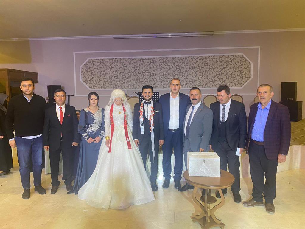 Fatih__Bildik's tweet photo. Peçenek Mahalle Muhtarımız Ali Köse 'nin kıymetli oğlu Beytullah ile Hatice kardeşlerimizin düğün merasimlerine, Gençlik Kolları Başkanımız ve Yönetim Kurulu Üyemiz ile katılarak çiftimizin mutluluklarına ortak olduk.

Rabbim, mesut bahtiyar etsin.

#KalbimizAltındağ

@akaltindag https://t.co/02uclAwXHM