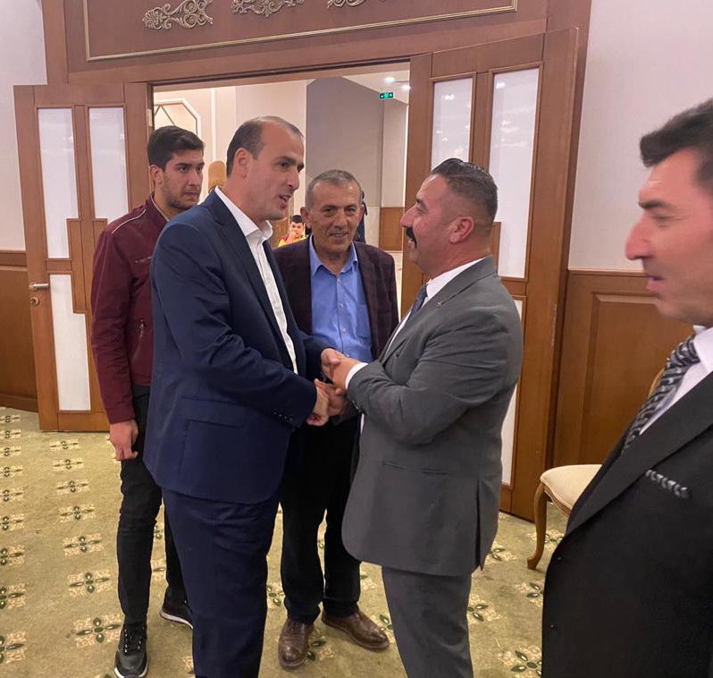 Fatih__Bildik's tweet photo. Peçenek Mahalle Muhtarımız Ali Köse 'nin kıymetli oğlu Beytullah ile Hatice kardeşlerimizin düğün merasimlerine, Gençlik Kolları Başkanımız ve Yönetim Kurulu Üyemiz ile katılarak çiftimizin mutluluklarına ortak olduk.

Rabbim, mesut bahtiyar etsin.

#KalbimizAltındağ

@akaltindag https://t.co/02uclAwXHM