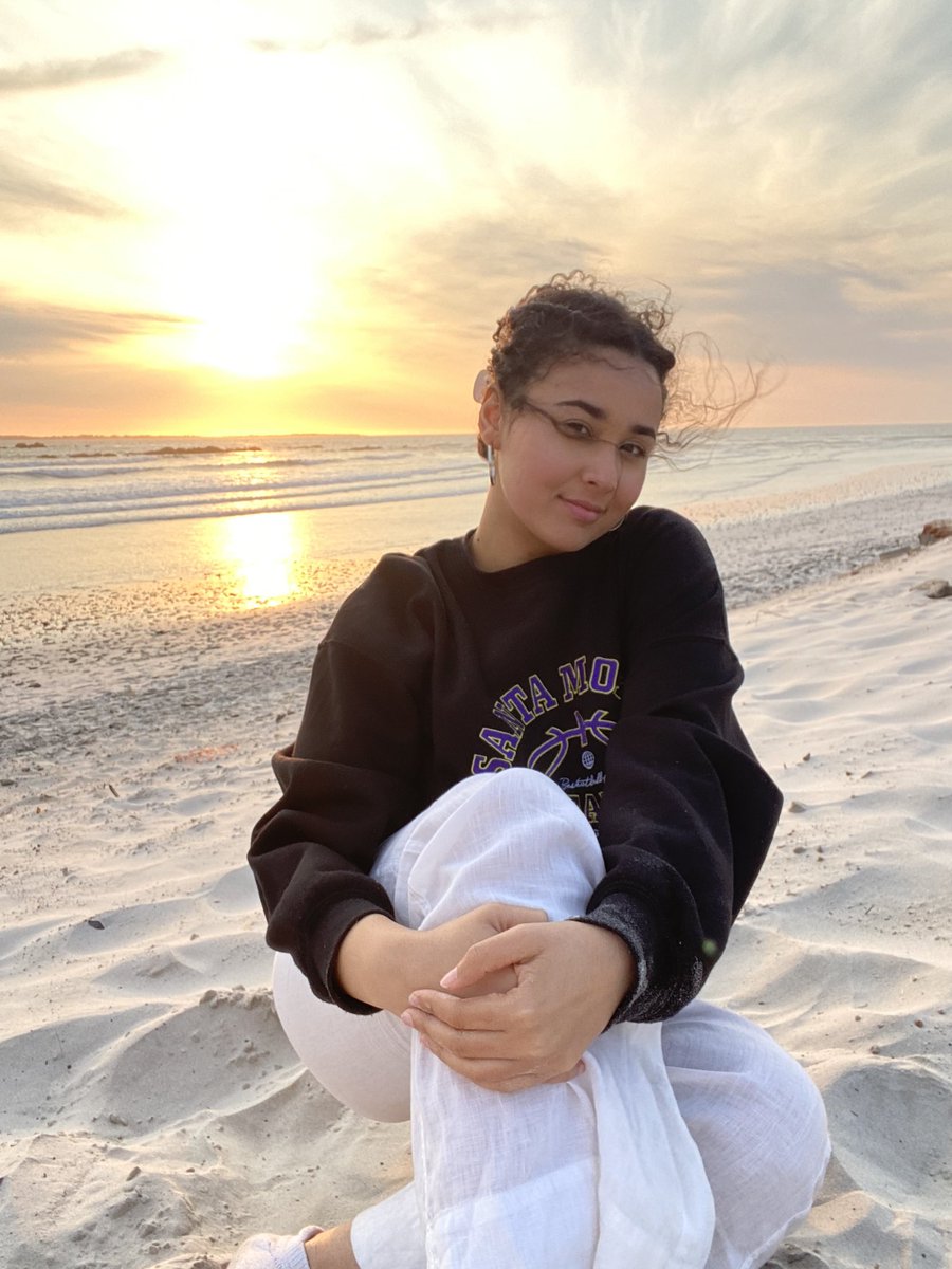 BellaSinclair2's tweet photo. ☀️ https://t.co/luApaXRQWz