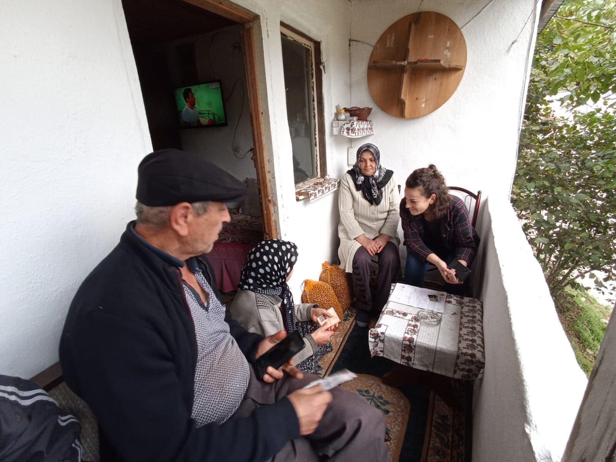 Chppgiresunkk's tweet photo. Ailemize yeni katılan üyelerimizle umudu daha büyük coşku ile büyütüyoruz. 
Merkeze bağlı Duroğlu Beldemiz de,Kadın Kolları İl Başkanı Ayça Kozluca,Merkez İlçe Başkanı Murat Bektaş ile birlikte yeni üyelerimizin üyeliklerini gerçekleştirdi. https://t.co/eE31aLONEq