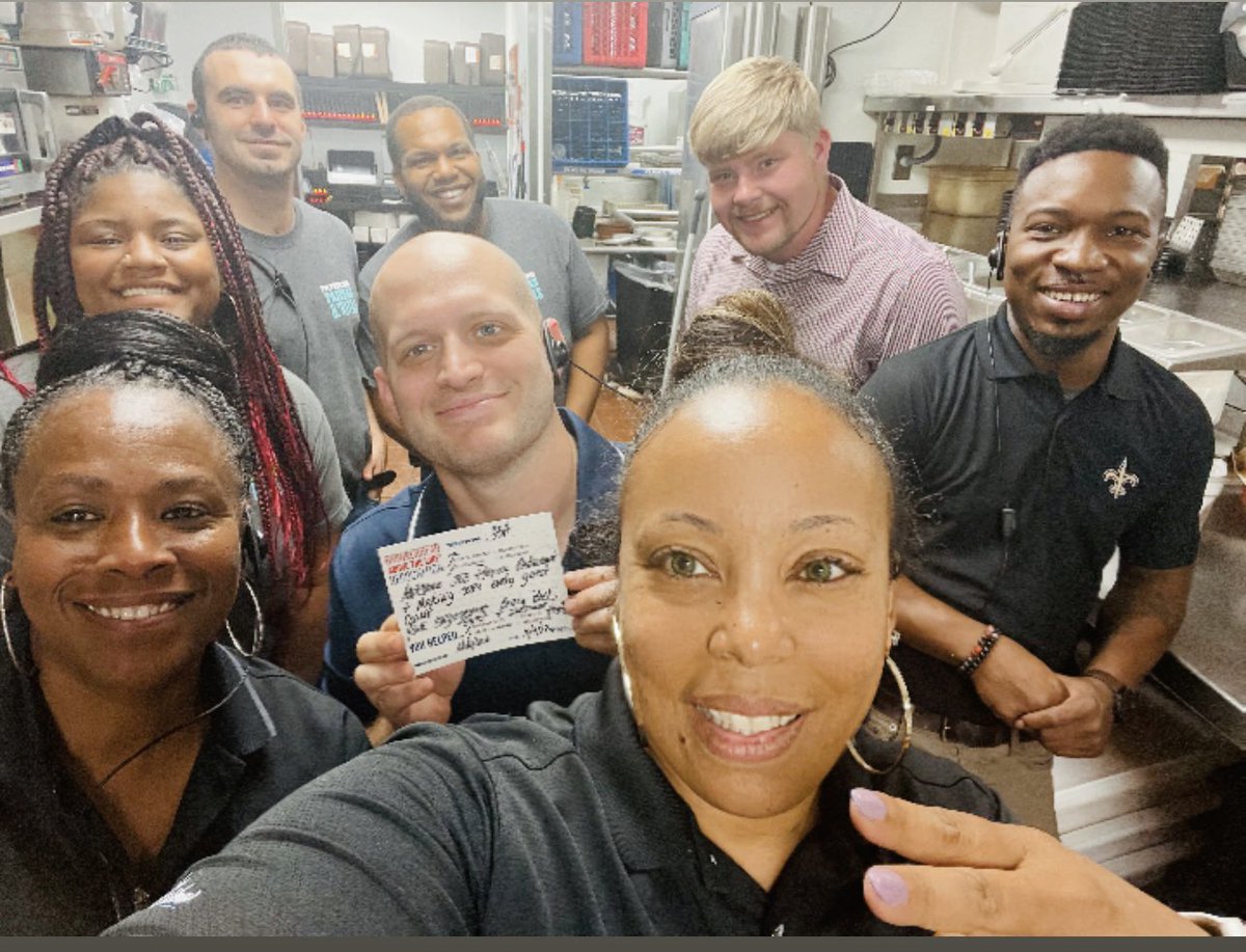 MaximusPrime46's tweet photo. It’s the smiles for me😊
West Lafayette RELO’s FOH understood the assignment , our culture of Sense of Belonging is so strong our newest MID Sean felt the 🌶❤️@amberolman_ @Chilis @SavoieRay @taryn_mahaffey https://t.co/q32tEtY6Lj