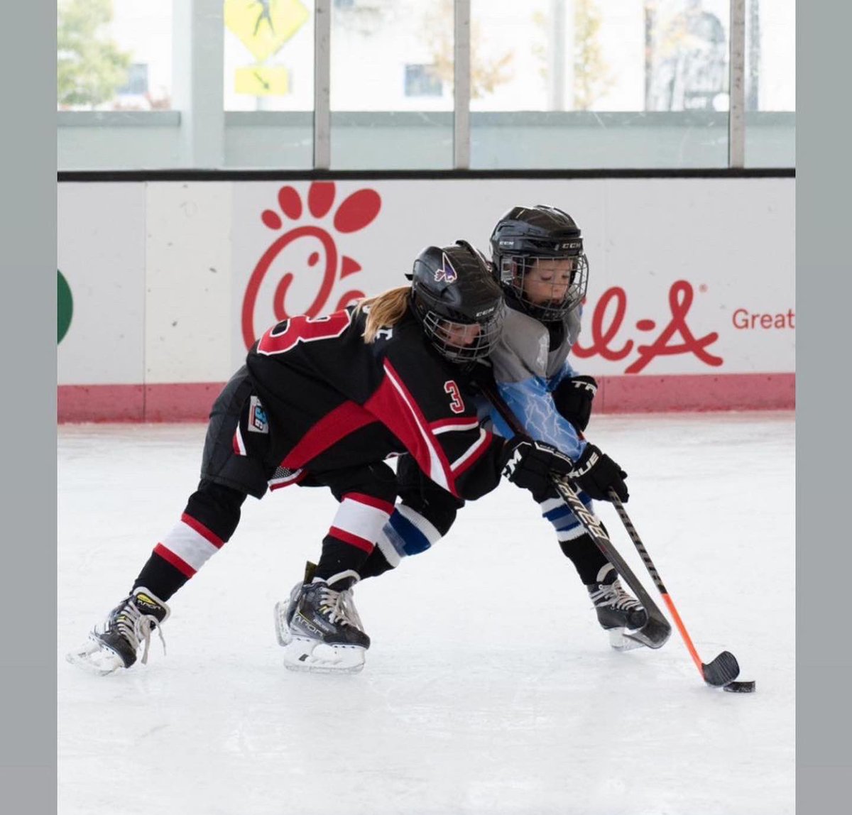 How inspirational are these 10Us?! 
.
.
#FallClassicFuturesWest 
#GirlsHockey #WGIHW #nghlhockey #growthegame