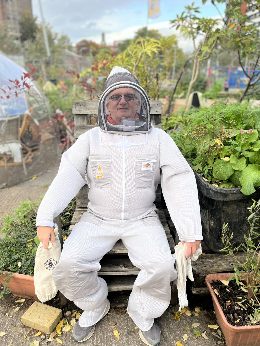 martynwillcock's tweet photo. Great afternoon at Bee Corner for the family open day. Superb to see children increasing their understanding of bees. #salfordhoney
@CEOSalfordCVS @MattersSalford @SalfordWildlife @SalfordCVS https://t.co/S4Jc2jGpA3