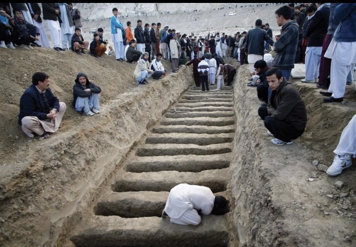 MinaNowrozi's tweet photo. “هر دم به خون خویش فتادیم و ساختیم
هی قبر تازه کوه و کمر را، گریستیم”
#StopHazaraGenoside https://t.co/fjWFy5IQgA