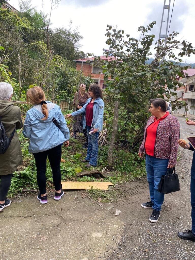 Chppgiresunkk's tweet photo. Kadın Kolları İl Başkanı Ayça Kozluca,Merkez İlce Başkanımız Murat Bektaş,İl ve  İlçe Kadın Örgütlerimiz ile Ülper Köyümüzde  üyelerimize ziyarette bulundu ve Aile Destekleri Sigortasını anlattı.
#CHPGIRESUNKADINKOLLARI
#AileDestekleriSigortas  #bizekatılın https://t.co/Un4BpQLmdo
