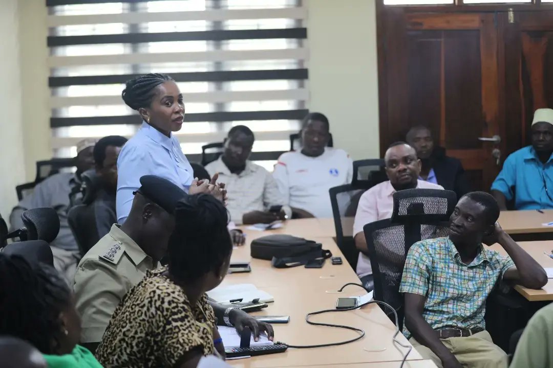 Mkurugenzi wa manispaa ya Temeke ndugu Elihuruma Mabelya Oktoba 7,2022 amekutana na TABOA na DARCOBOA ambao ni Wamiliki wa Mabasi, pamoja  na Wadau mbalimbali kujadili kuhusu kuanza kutumika kwa Stendi ya Kijichi kwa safari za Mikoani.