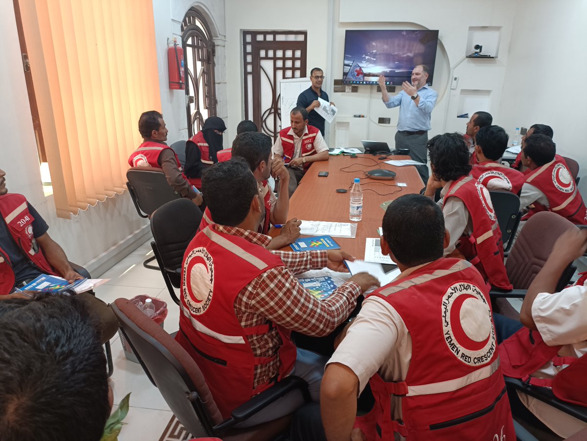In order to provide a safe and better working environment, the ICRC held a workshop for 15 volunteers from the YCRS in #Marib. The volunteers have gained practical skills in risk management by identifying external and internal indicators and safe access measurement exercises.