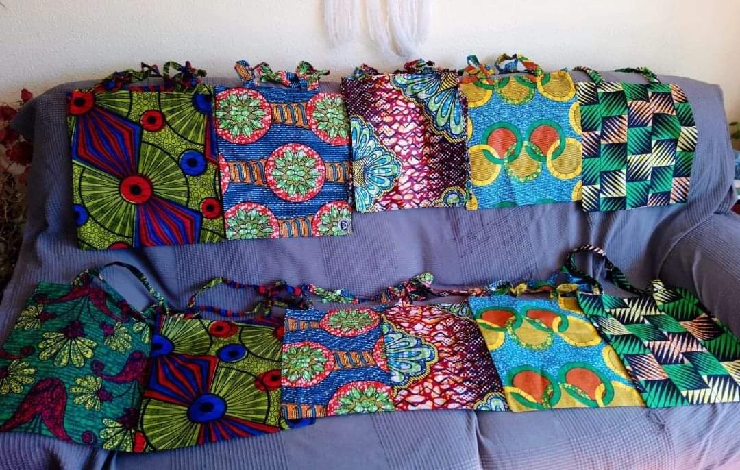 AssoTwenge's tweet photo. 📌 ¡Ya están aquí! Por fin, os podemos presentar algunos de los productos que han elaborado nuestras costureras burundesas, todo hecho a mano y 100% local ✂️
📸 @asociacion_twenge https://t.co/OiHI3ZKYw9