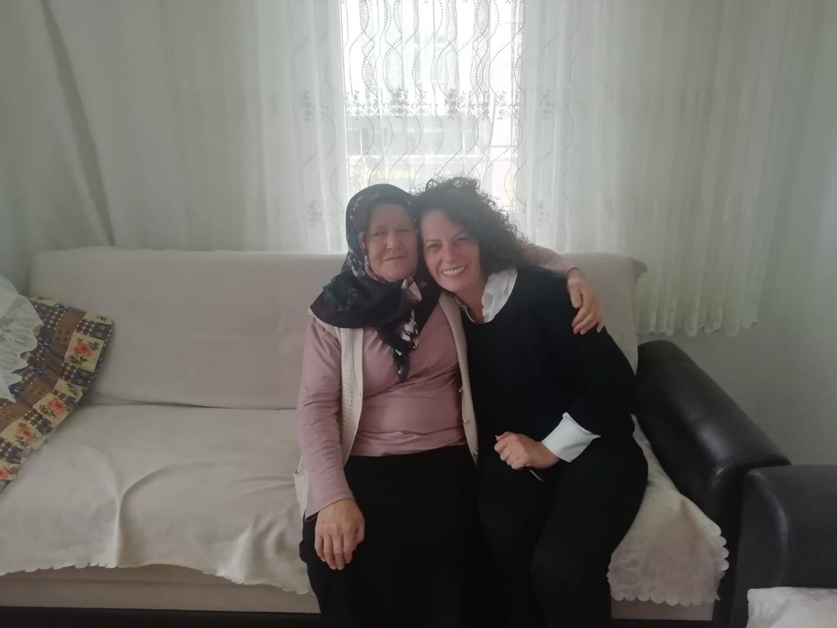 Chppgiresunkk's tweet photo. Aksu Mahallemizde kadınlarımız ile buluşmaya devam ediyoruz. Her dokunduğumuz kadın başka bir feryat  çığlığı atıyor.
Cumhuriyet Halk Partisi iktidarında kadınlarımızın dertlerine derman olacağız.
#CHPGIRESUNKADINKOLLARI
#KADINDAYANIŞMASI https://t.co/DG3MUbr02P