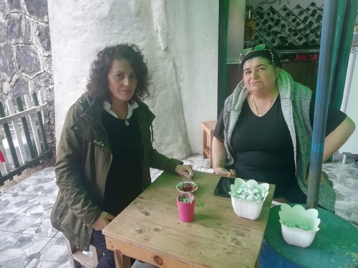 Chppgiresunkk's tweet photo. Aksu Mahallemizde kadınlarımız ile buluşmaya devam ediyoruz. Her dokunduğumuz kadın başka bir feryat  çığlığı atıyor.
Cumhuriyet Halk Partisi iktidarında kadınlarımızın dertlerine derman olacağız.
#CHPGIRESUNKADINKOLLARI
#KADINDAYANIŞMASI https://t.co/DG3MUbr02P