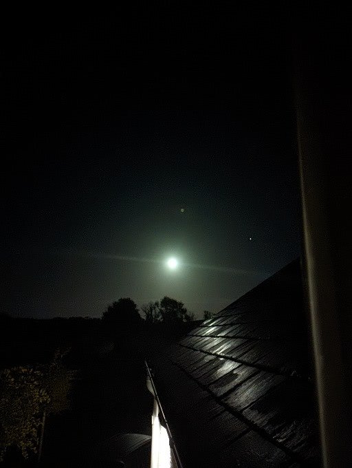 __shell's tweet image. Clear night #moon #trillick #NorthernIreland