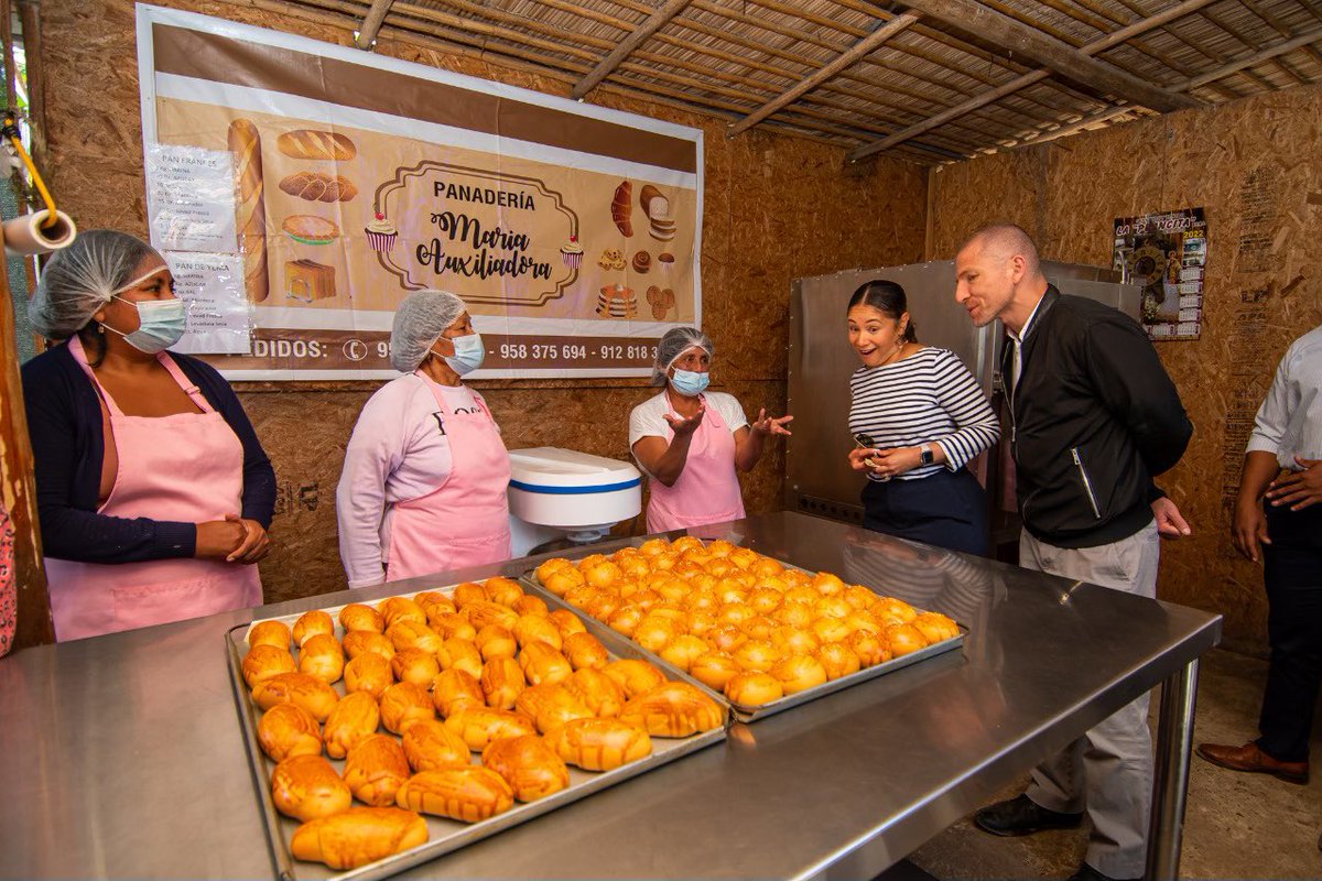 US_SRREJ's tweet photo. When women are empowered, the whole community wins. I got to meet some amazing Afro-Peruvian women small business owners in Viña Vieja, Ica. I appreciated the warm welcome - and the delicious bread from the local panaderia 🥖☺�� https://t.co/8ljTQfFTPF