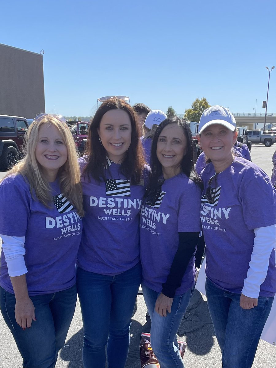 TheDestinyWells's tweet photo. Tons of fun in my hometown of Martinsville. We’re up by 4 points and closing the gap by winning undecided moderate voters. Momentum is on our side — bringing it home November 8th! 💜🗳 https://t.co/LkEEvT09GI