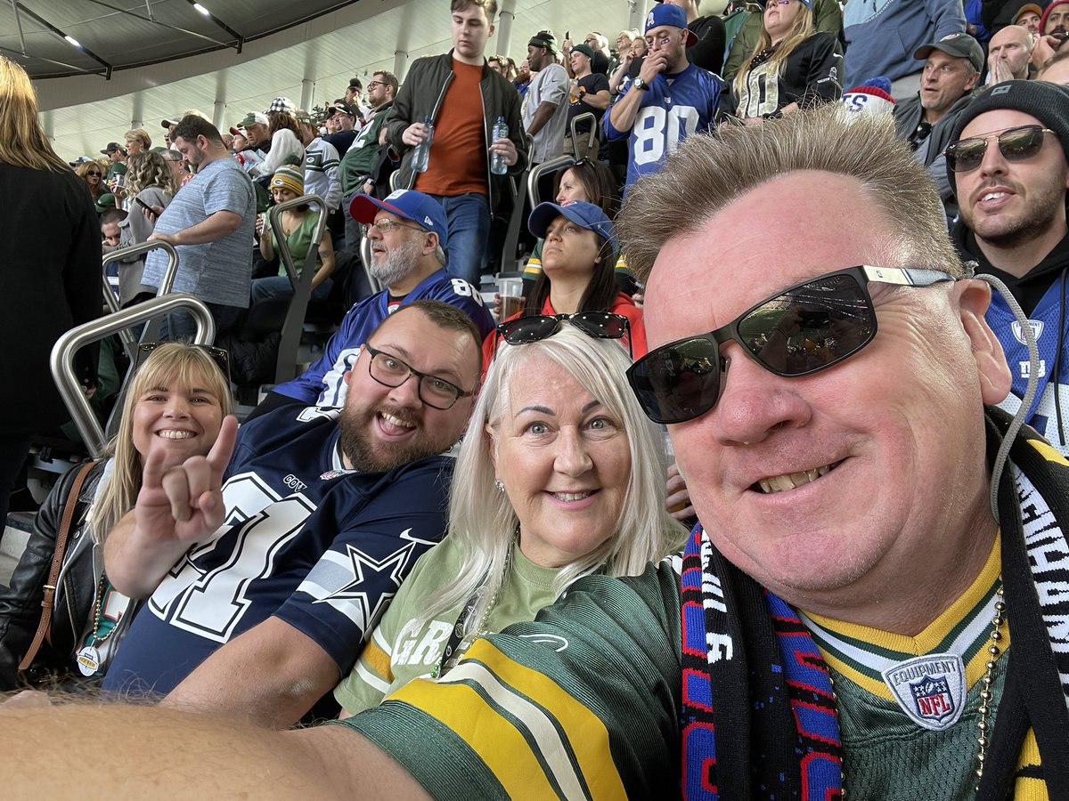 cpc711's tweet photo. @andrewwsteele Great start mate then it all went south from half time 👎 see you in YYZ next year for sure mate. Love and best wishes to you all. Paul. https://t.co/0VpyCelevE