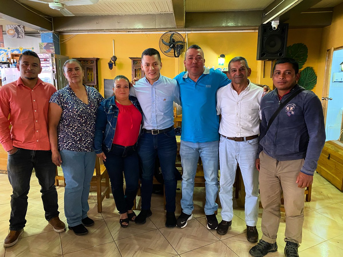 YeisonUsuga9's tweet photo. #Hoy realizamos transición con la nueva Junta Directiva de #Asocomunal #Cañasgordas; importante organización comunal que tuve la oportunidad de dirigir con resultados positivos ✅ durante 6 Años. #éxitos a sus nuevos dirigentes en la Gestión, total apoyo y respaldo. https://t.co/s3N7miwbNt