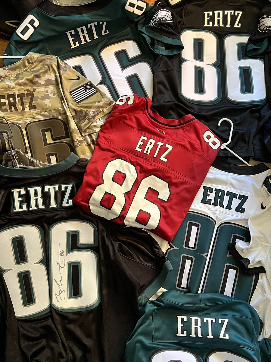 JBurdo77's tweet photo. Bittersweet gameday. @ZERTZ_86 is my all time favorite Philly athlete. He and @julieertz still mean so much to this city. Making a donation to the @ErtzFoundation seems extra appropriate today. I’m team 86 today and always. https://t.co/pqRgkL5rKg