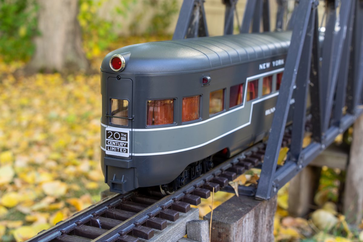 Smith__mj's tweet photo. The New York Central skirts the Adirondacks south of Montreal on a beautiful fall foliage Thanksgiving week-end.
#gardenrailway #gardenrailroad #NewYorkCentral https://t.co/JozCHLHWeU