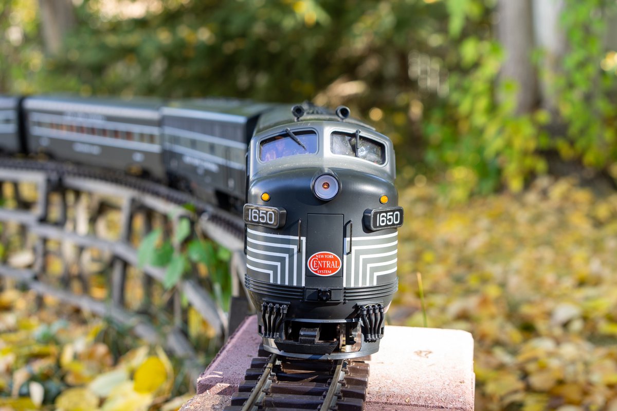 Smith__mj's tweet photo. The New York Central skirts the Adirondacks south of Montreal on a beautiful fall foliage Thanksgiving week-end.
#gardenrailway #gardenrailroad #NewYorkCentral https://t.co/JozCHLHWeU