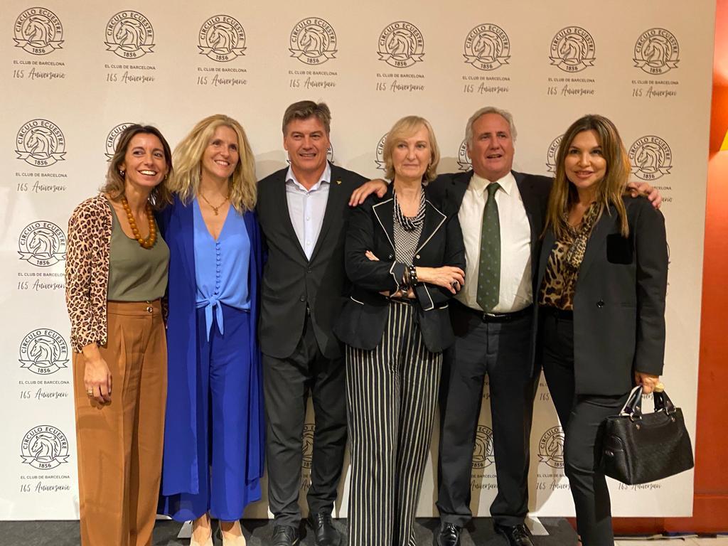 AntoniCanete's tweet photo. Ha estat un plaer, una vetllada productiva i interessant assistir al sopar - col·loqui del Fòrum d'Advocats en el @Circuloecuestre. Gràcies @cardellachjm!
Les #pimes són el motor de la nostra economia i han d’estar presents allà on es prenen les decisions, al pont de comandament. https://t.co/J4VuPiJYSR