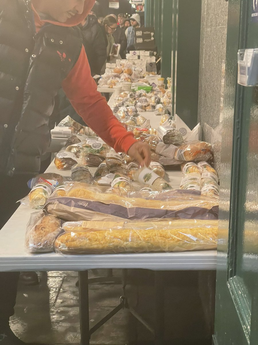 hp_scotland's tweet photo. Glasgow is Hungry tonight, we have served over 156 people tonight hot soup, sandwiches and other goodies  @NicolaSturgeon @ScotGovFM @SusaninLangside @LeaderGCC we need your help to secure a building it’s cold 🥶, Wet 🌧️ Winter ❄️ #homeless #hungry #soupkitchen #poverty #hotfood https://t.co/1lqKXPUctc