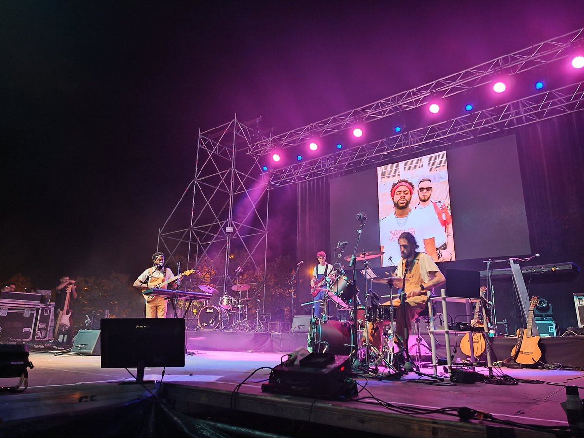 AytoLeganes's tweet photo. Estos son @besakoyelrizmo, grupo de #Leganés. Te animamos a que les conozcas y disfrutes de su talento

👇 Así está la zona de conciertos del Recinto Ferial de #SanNicasio para escuchar a estos jóvenes pepineros

🥰 #SanNicasio2022 https://t.co/NccmNnp2b0