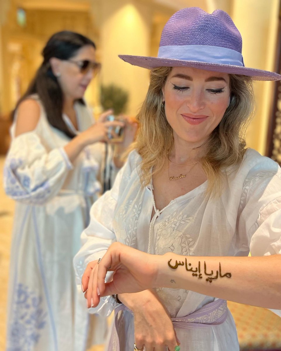 Confío en que mi tattoo realmente diga mi nombre en árabe. 😂😂🤗🤗🤗 fascinada y agradecida en Dubai. 🥰🥰🥰#grateful #blessed photo by Regina Escobedo