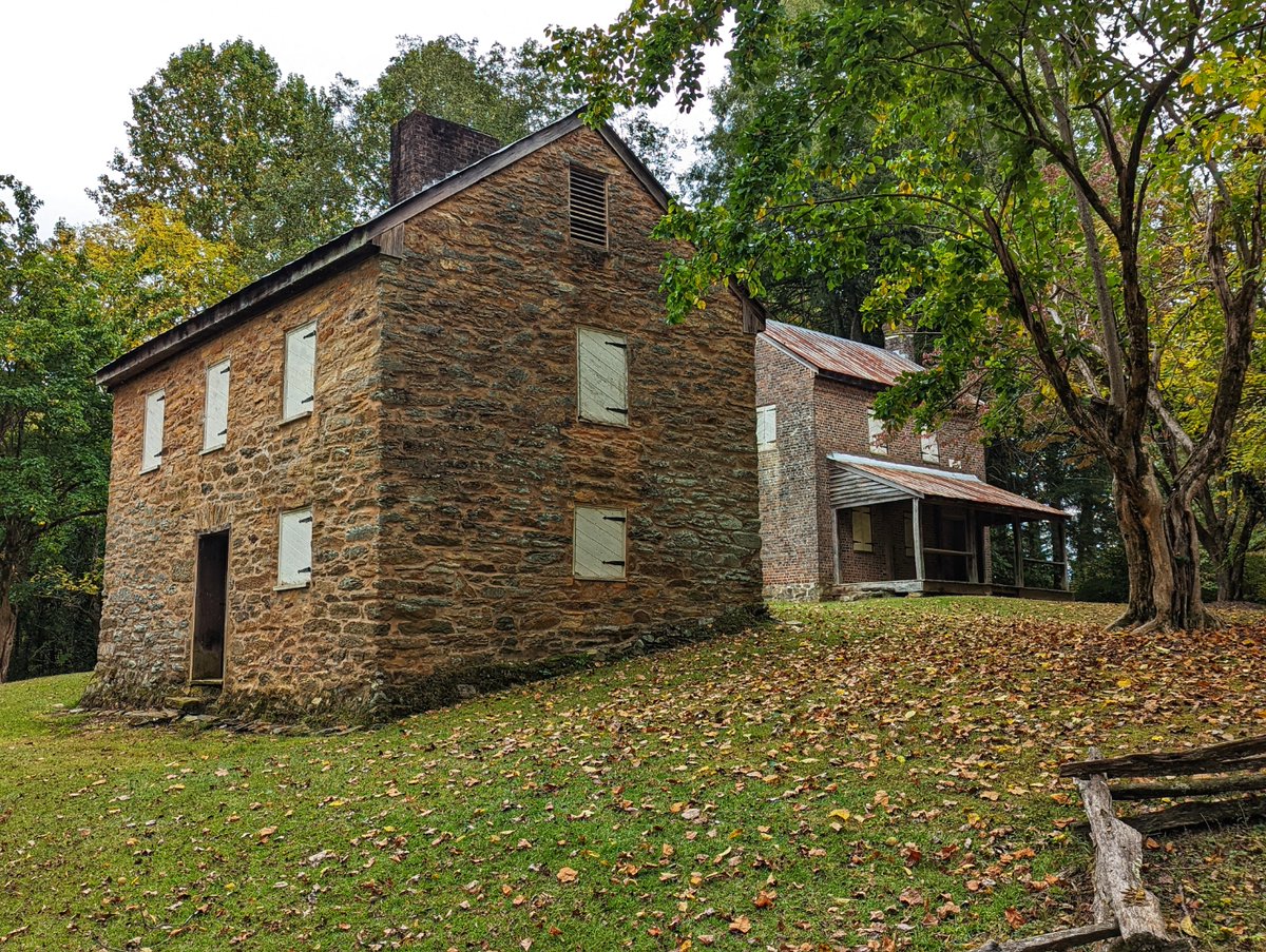 KF4LMT's tweet photo. The Oconee Station Historic Site in Walhalla, SC. The building in the foreground is a blockhouse built to protect the area from Native American raiders after the American Revolution. Behind it is a trader's house. #OconeeStation #WalhallaSC #History https://t.co/8S3IkMjBXj