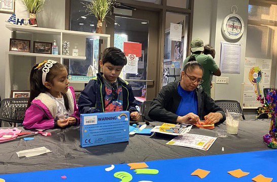 OnePPLOneHeart's tweet photo. Families joined together to learn how important it is for kids to have some creative play growing up! https://t.co/8JgO16ugGD