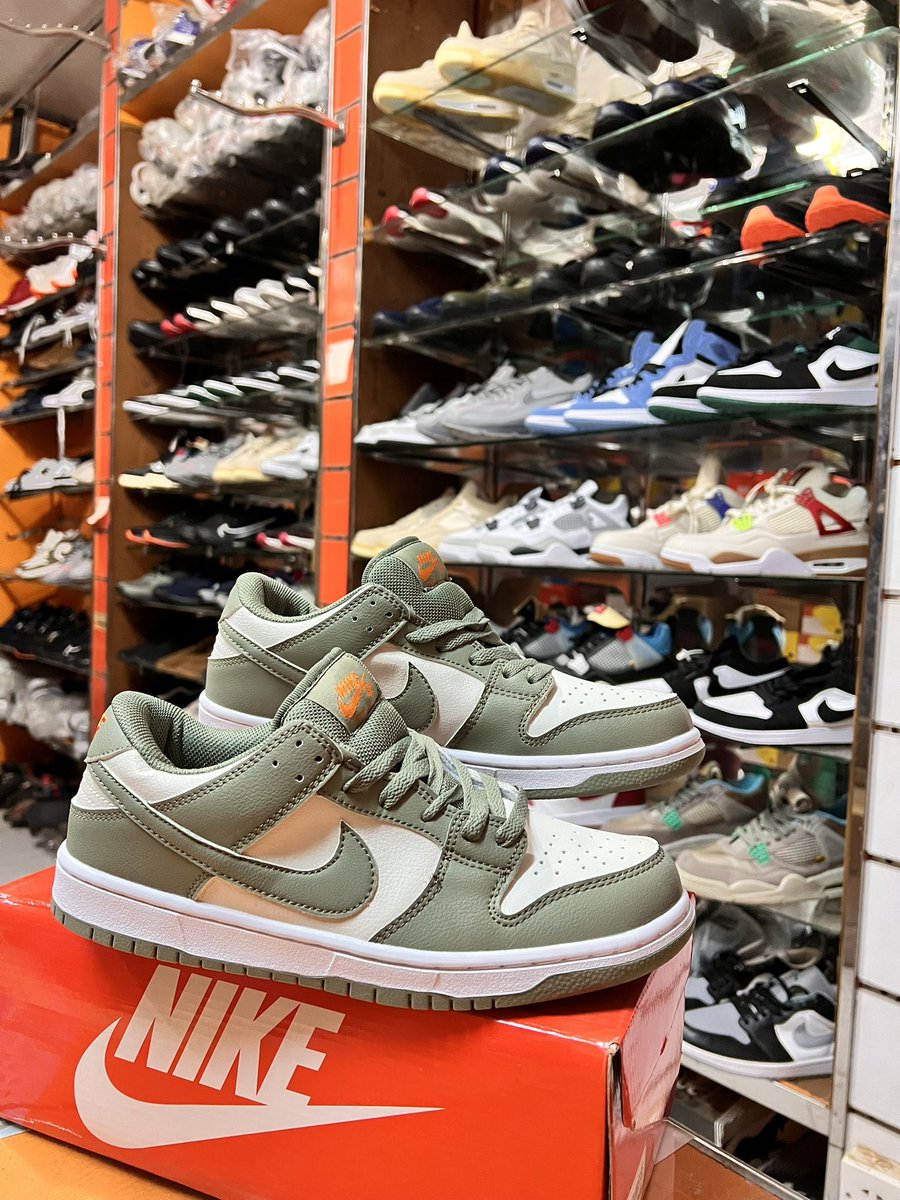 converse_sd's tweet photo. 🚨giveaway alert 🚨🚨

بمناسبة وصول البضاعة الجديدة  ح نسحب علي جوردن 🥵🔥

- اتاكد انك متابع الاكاونت
- لايك و رتويت
- منشن اصحابك

الاستلام و توثيق السحب حيكون من المحل https://t.co/fjiWlnUQCX