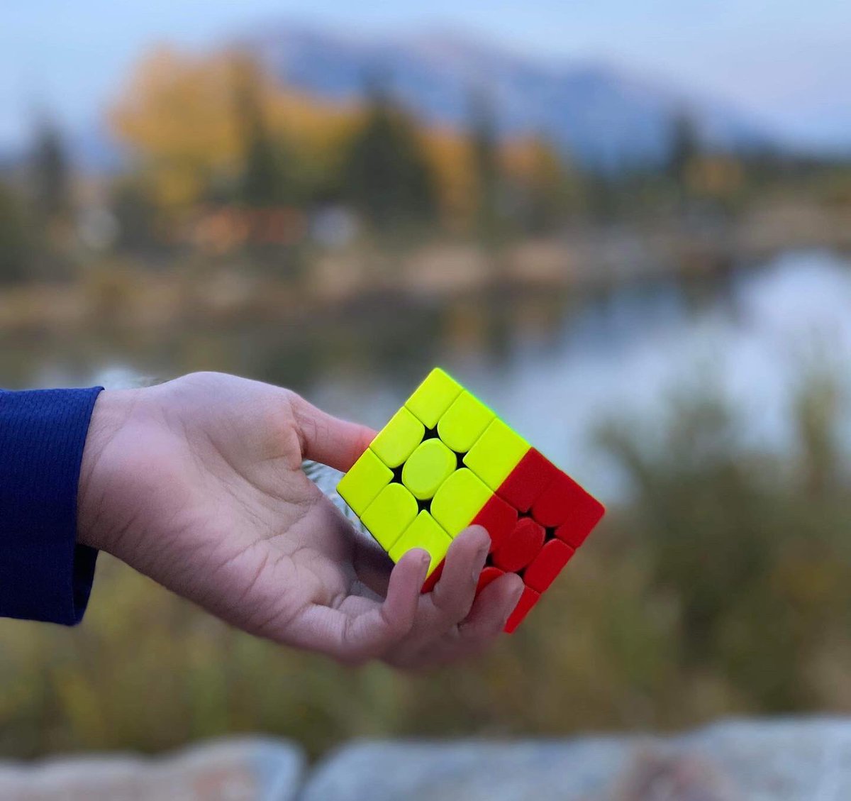 dahliardo's tweet photo. Cubing + fall vibes in the Rockies #albertacubers #canmore #cubes https://t.co/UzIPRXbMVx