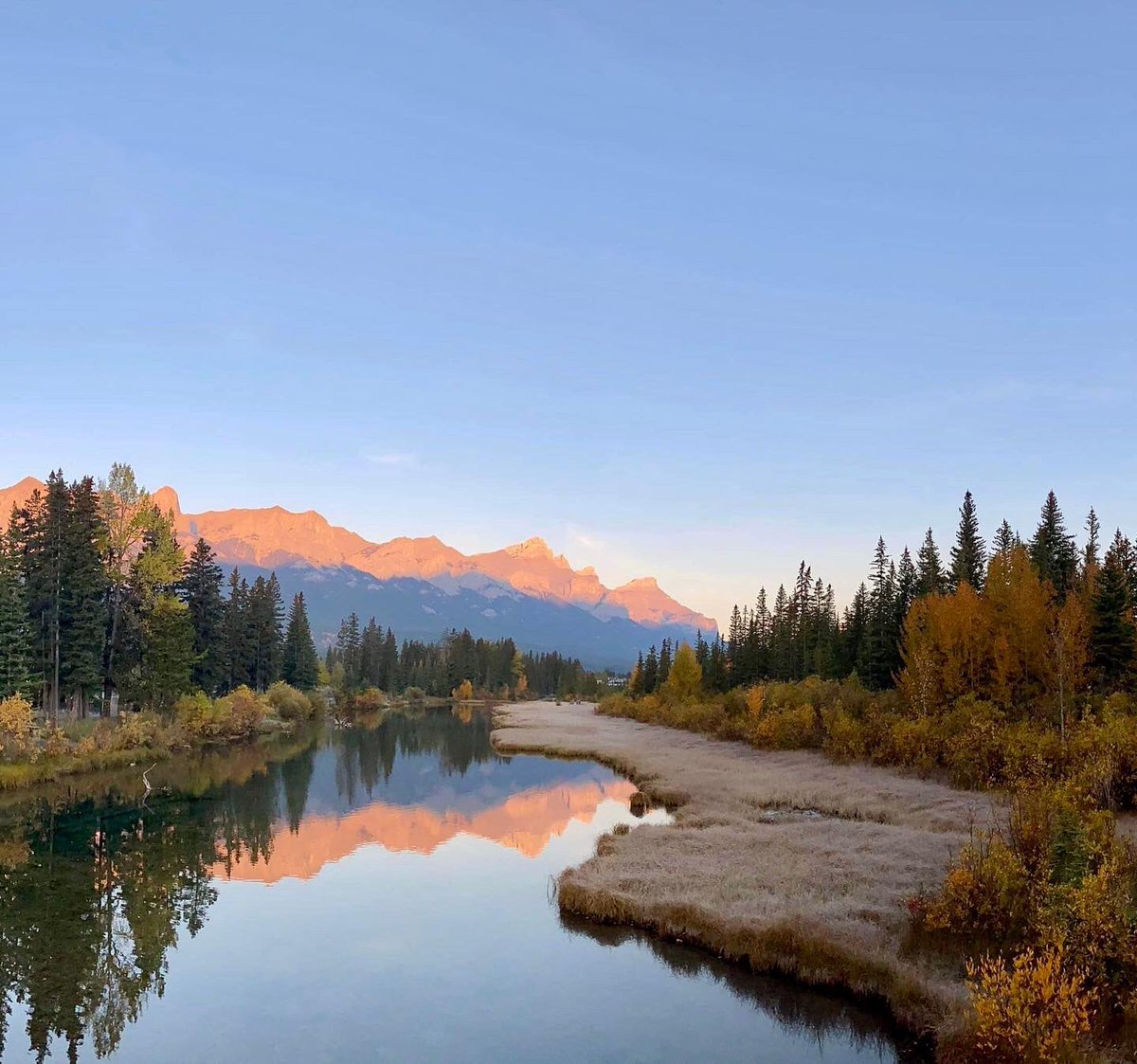 dahliardo's tweet photo. Cubing + fall vibes in the Rockies #albertacubers #canmore #cubes https://t.co/UzIPRXbMVx
