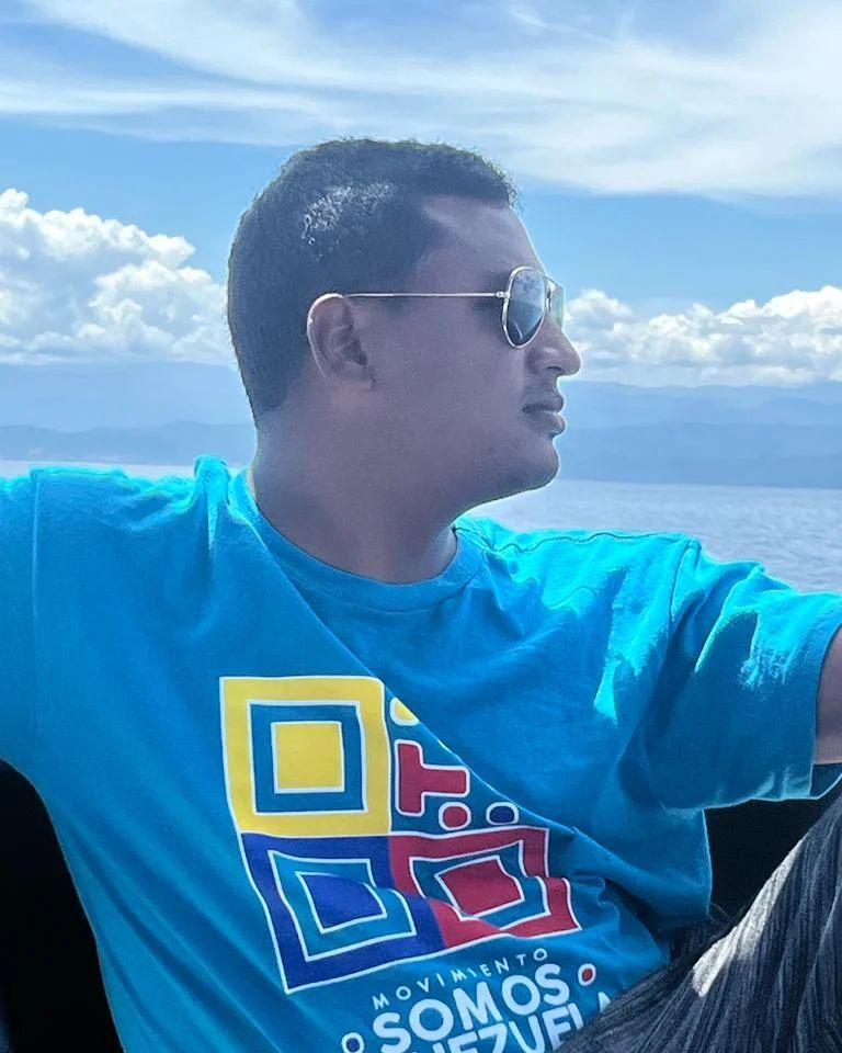CarlosMaga27's tweet photo. 🇻🇪 Somos el resultado de nuestros propios pensamientos 🕉️ Buda 🧘🏾

#carlosmagallanes#movimientosomosvenezuela#domingo #buenavibra#seguimosavanzando https://t.co/AcV3rPUP8B https://t.co/SetNT7KAXJ