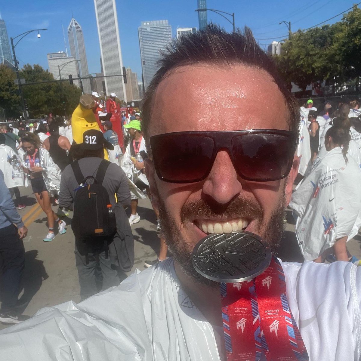 eddiestarbuck's tweet photo. Thanks @ChiMarathon for laying on an incredible event. Aid stations were amazing, staff were fantastic but best of all where do you find your crowds?!!!
#ChicagoMarathon https://t.co/ffM7yB5wKL