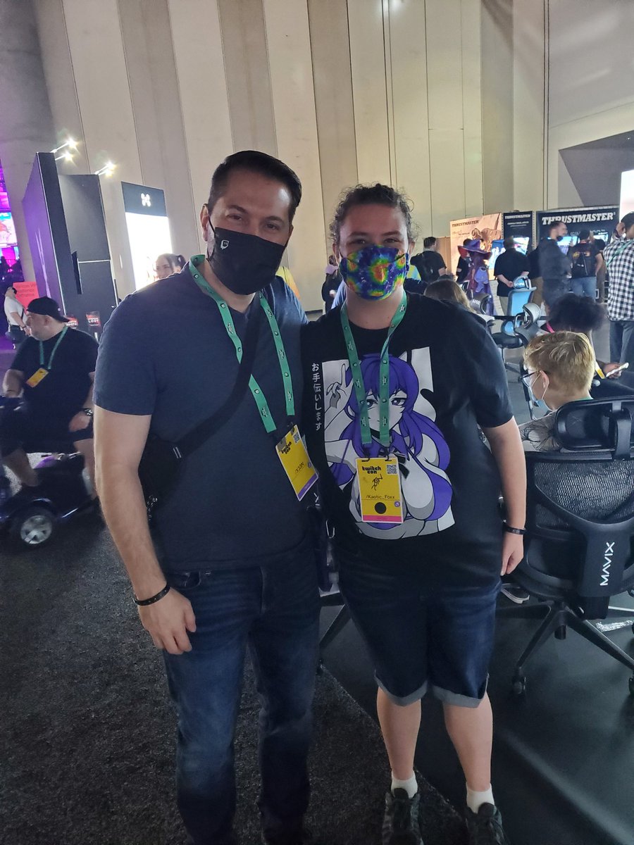 kaoticfoxx's tweet photo. Best feeling in the world to finally meet with @X33N after years of watching him https://t.co/a63vvpSgrH