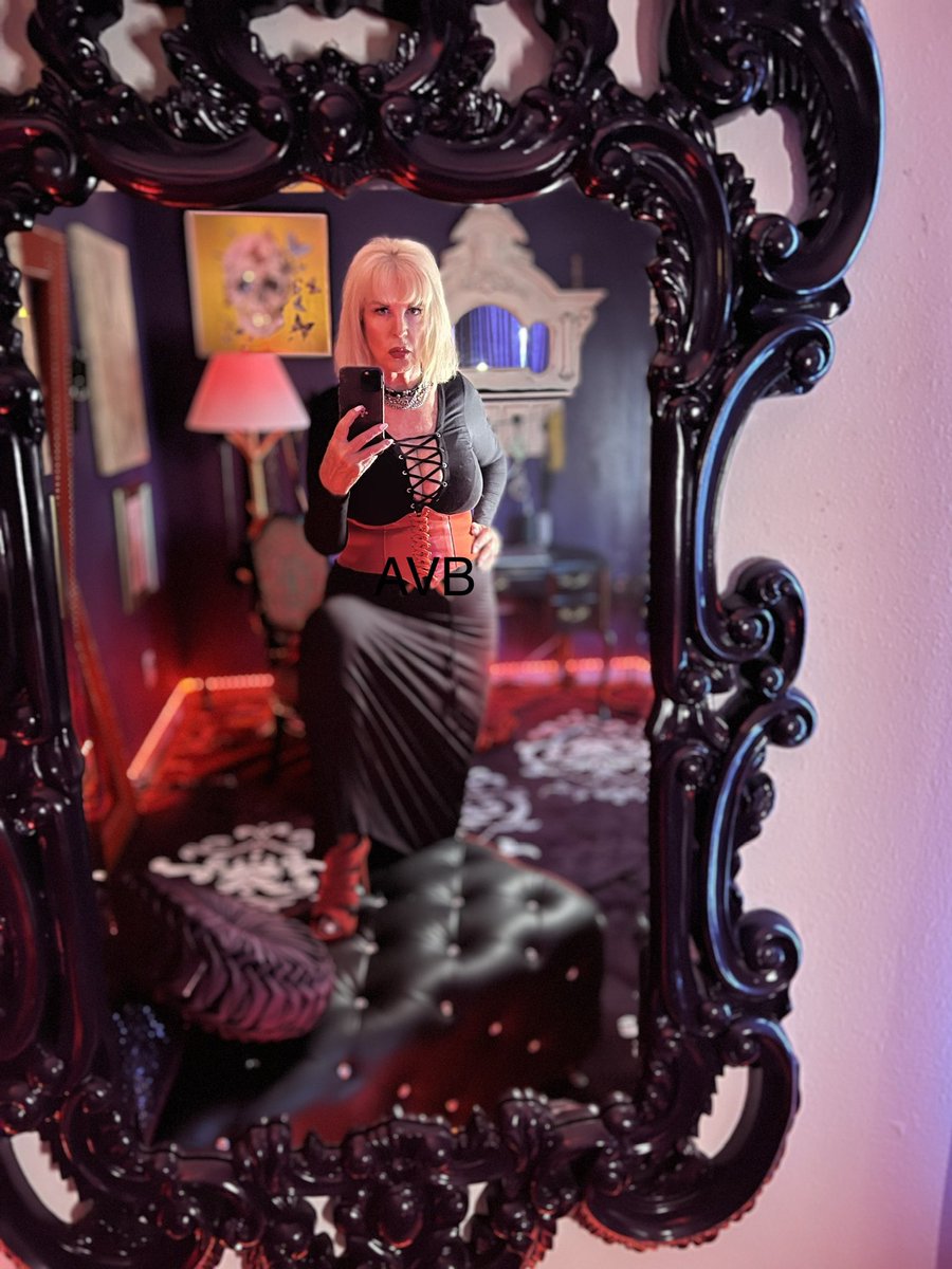 Anneke Van Buren Tampa Gilf Goddess 18+ on Twitter: "In my lair! Less
