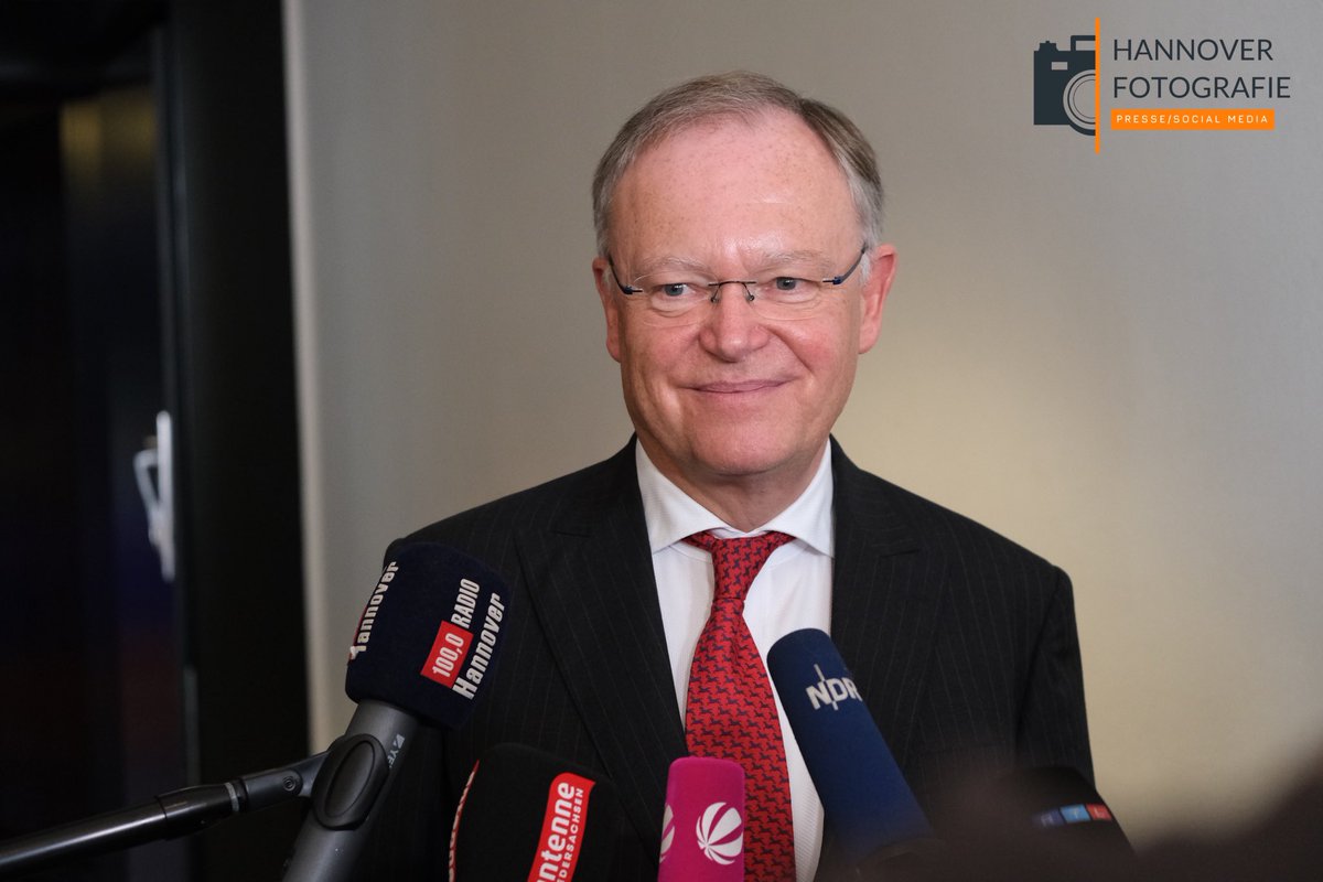 hannoverfotogr1's tweet photo. #Landtagswahlen #Niedersachsen: #SPD bleibt stärkste Kraft (Foto: #Ministerpräsident Stephan Weil). CDU-Parteichef Bernd #Althusmann kündigt #Rücktritt an. https://t.co/YglJbYtI4G