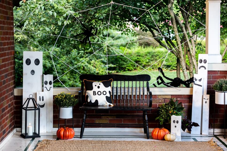hgtv's tweet photo. Which of these fun porch decorating ideas would you try at your home this Halloween season? https://t.co/UzqJTbf6jk