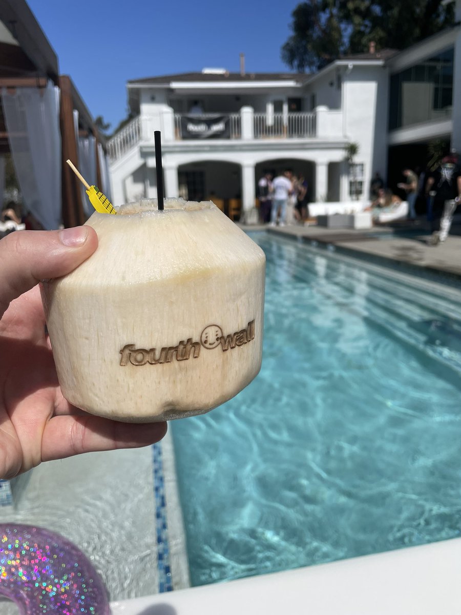 theelphyys's tweet photo. That a good time #FourthwallOasis #twitchcon https://t.co/0NaoLV0arr