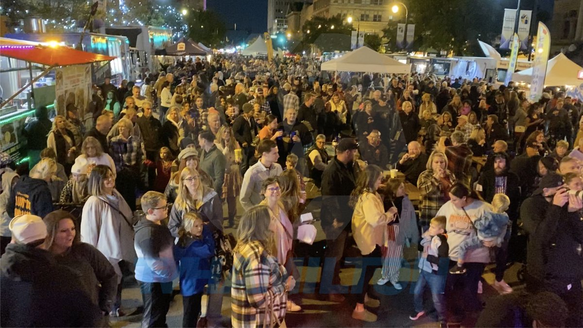 TvHAMILTON's tweet photo. This year's @op_pumpkin has been a HUGE success in downtown @HamiltonOh! Thank you to all the volunteers who worked so hard to put this festival on! #ExploreHamiltonOH https://t.co/cFWpdPUIYb