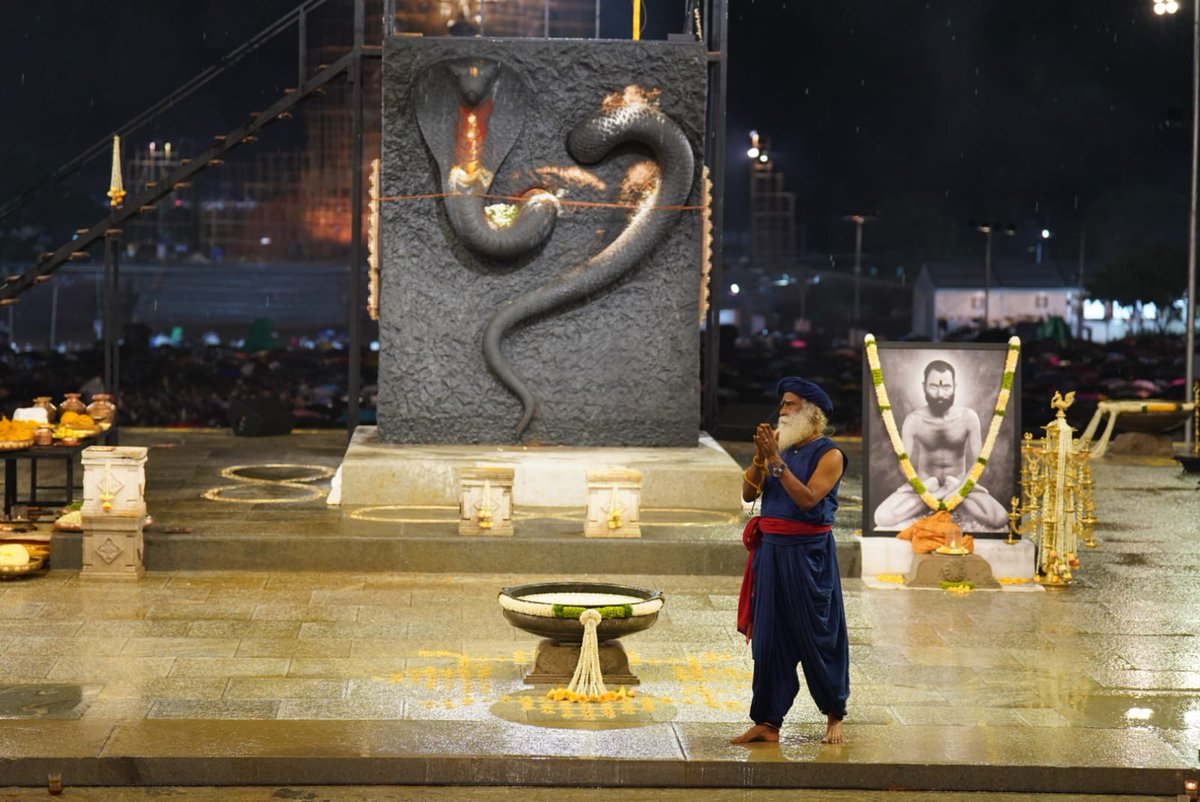 SadhguruJV's tweet photo. In this Culture, we don’t believe that Divine descends from heaven; we have always known Divinity can evolve within us. #Naga is the Doorway to access this Divinity within ourselves. -Sg
#NagaPratishtha #IshaYogaCenterBengaluru https://t.co/cl7s8vYC89