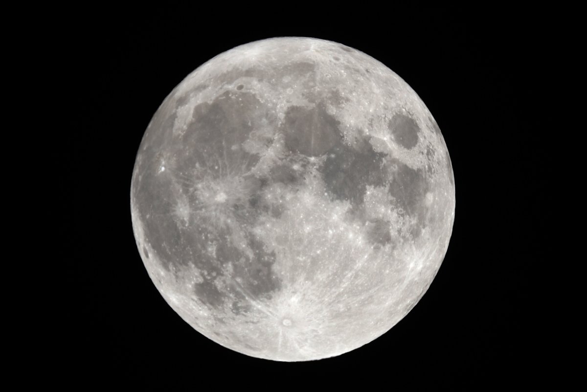 3, 2, 1... #Vollmond! #Mond #Moon #ObserveTheMoon #MoonHour #DailyMoon #NASAMoonSnap