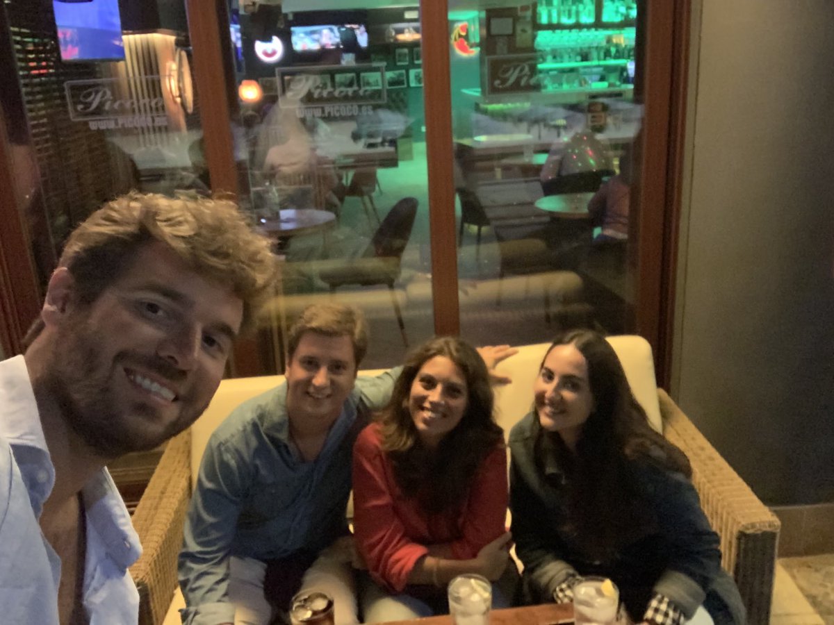 antoniodeljunco's tweet photo. De cuando se puede volver a #Chipiona #Chipifornia #Picoco con ⁦@ElisaGalisteo⁩ ⁦@joaqsolabr⁩ #AnaPrimeraDama #VengaAustedeEh https://t.co/6XnEKj1C6r