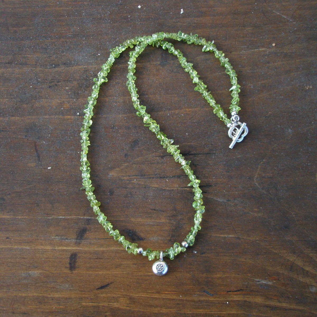 stoneberri's tweet image. Peridot Chip with Hill Tribe tuppu.net/baa938af #Stoneberri #Etsy #ToggleClosure