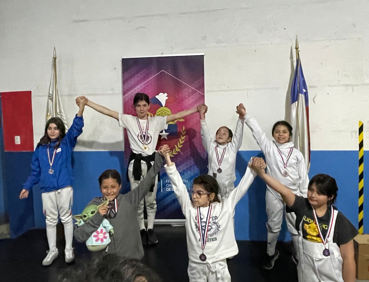 FESTEJANDO LA COPA DEL
MEJOR CLUB DE ESPADA DE CHILE !!! 🎉🤩🤺🏆🙌
Muy orgullosa de todos mis alumnos!!!🥰
Gracias papitos por el apañe!!! 🙏😃
<a href="/ClubManquehue/">Club Manquehue</a>
