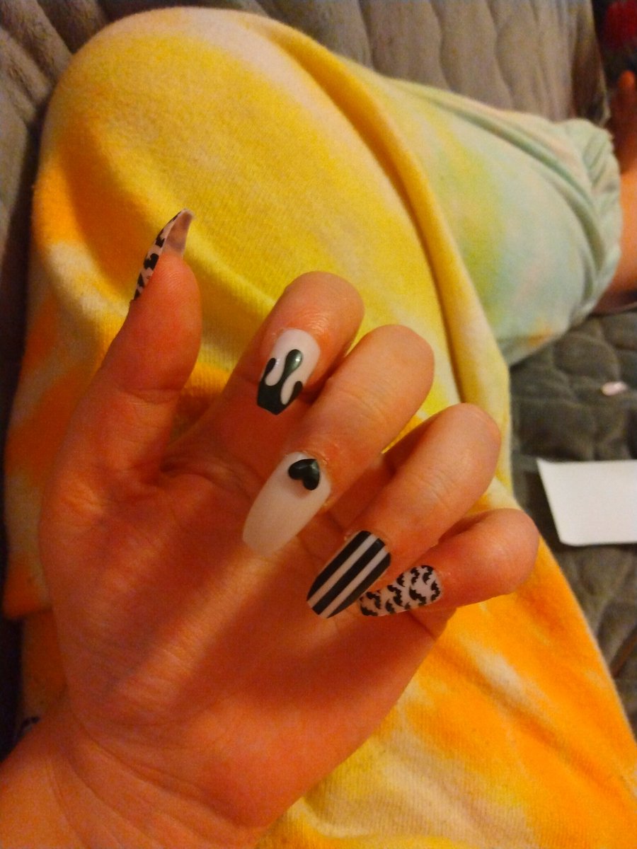PinkDeath0271's tweet photo. Did my nails #femboy #twink #sissy #crossdresser https://t.co/53vlb5C1t2